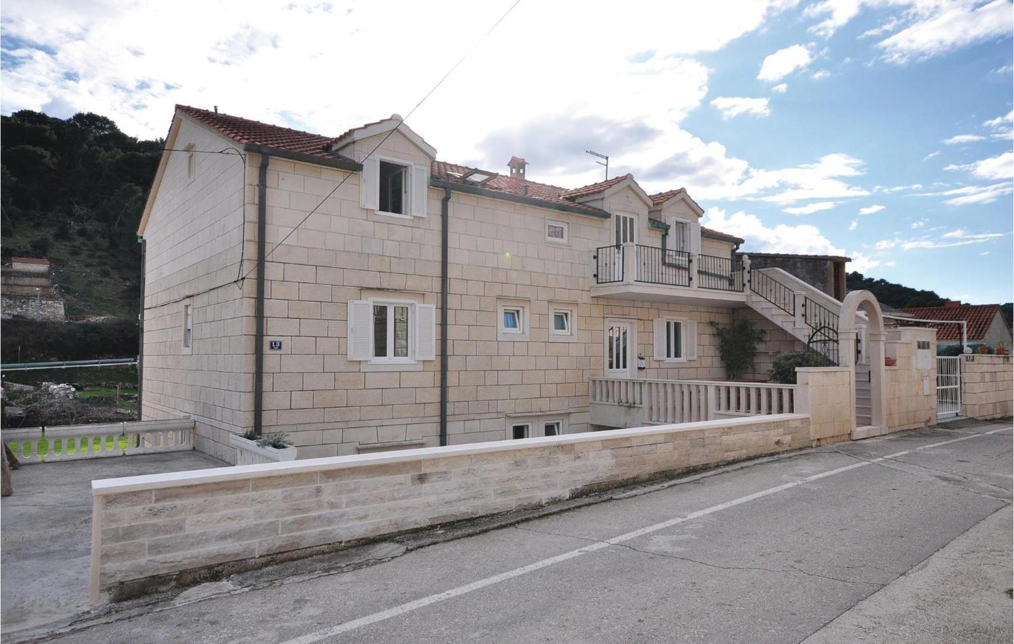 3 Bedroom Awesome Apartment In Pucisca Exterior foto