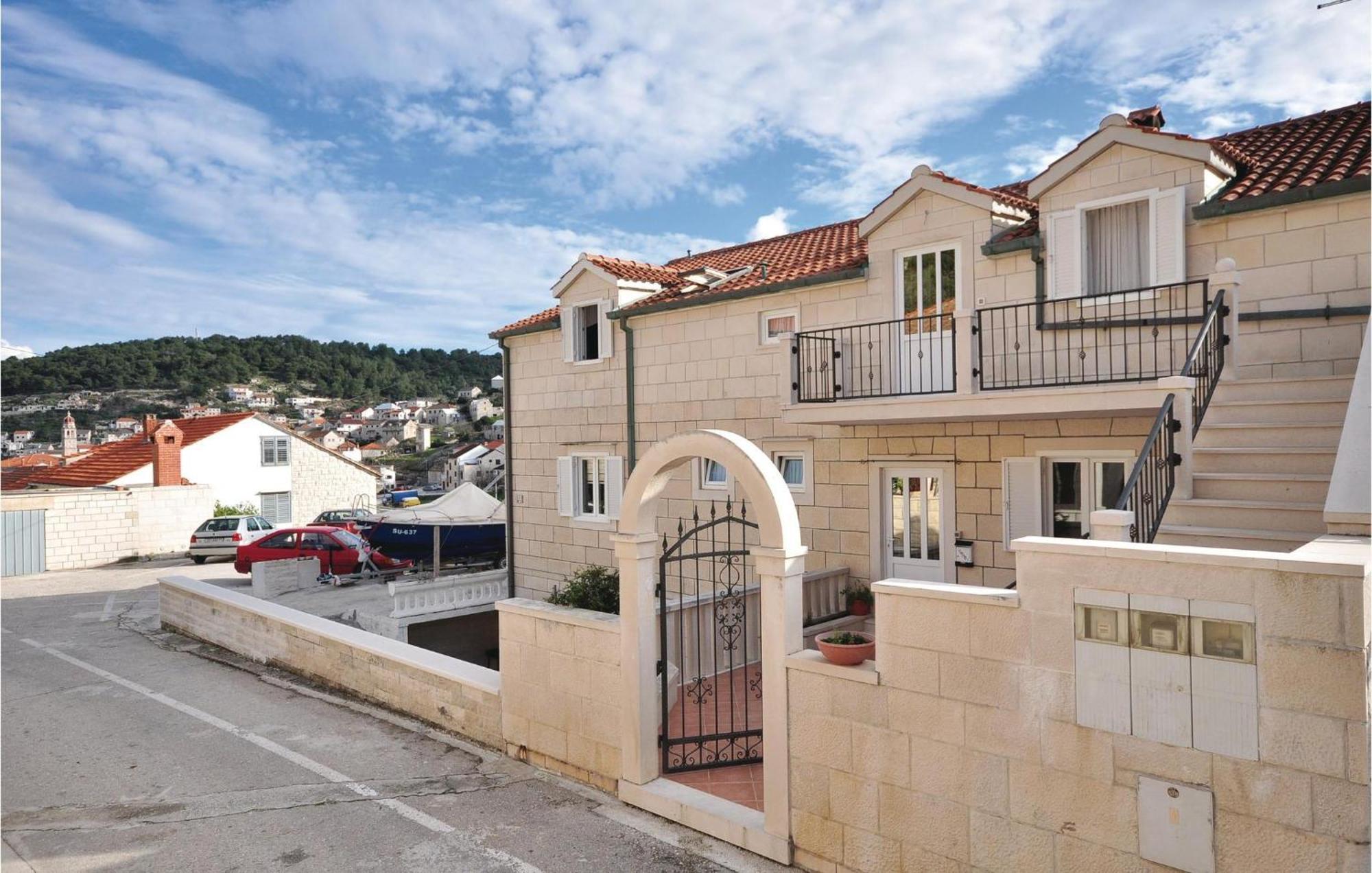 3 Bedroom Awesome Apartment In Pucisca Exterior foto