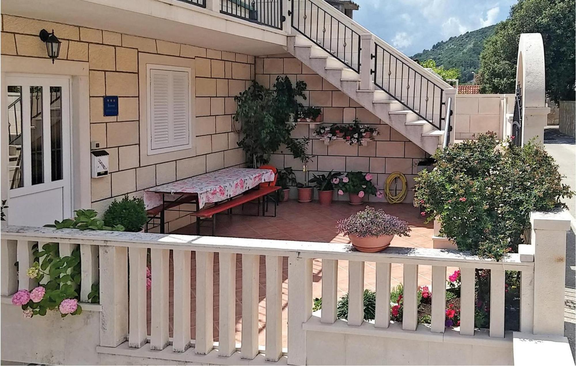 3 Bedroom Awesome Apartment In Pucisca Exterior foto